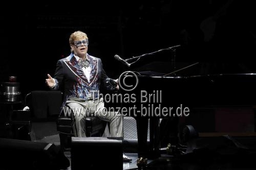 Britische Pop-Sänger Elton John gastierte mit seiner Band auf seiner 