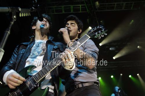 Amerikanische Rock-Band Jonas Brothers gastiert auf ihrer 