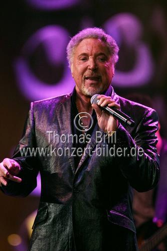 Walisischer Popsänger Tom Jones gastiert auf seiner 