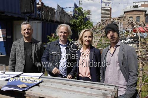 Intendant am Schauspiel Köln Stefan Bachmann, Chefdramaturg Thomas Jonigk, Tanzkuratorin Hanna Koller und Choreograph Richard Siegal präsentieren das Programm der Spielzeit 2022/2023 im Garten des Depot des Carlswerk in Köln (&copy; Thomas Brill)