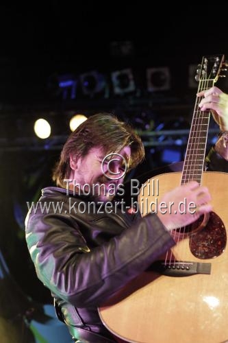 Kolumbianischer Sänger und Gitarrist Juanes gastiert auf seiner 