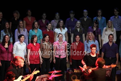 Kölner Jugendchor St. Stephan gastiert mit seinem Friends - Freunde - Fründe-Konzert in der Philharmonie Köln  (&copy; Thomas Brill)