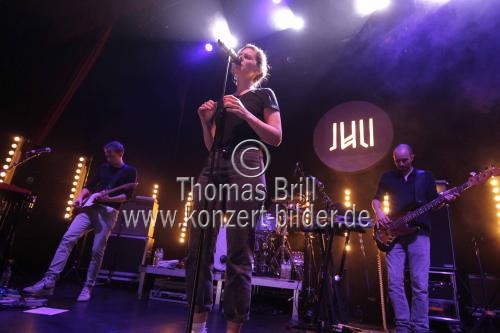 Deutsche Pop-Band Juli gastier auf ihrer 