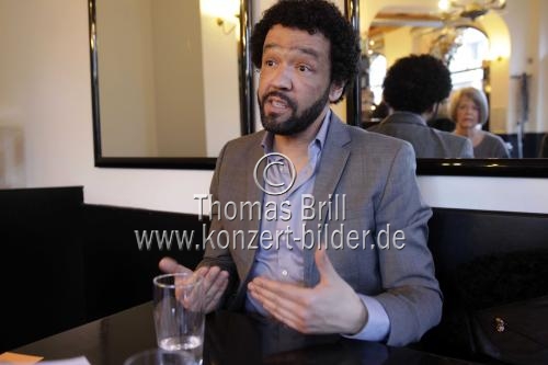 Deutsche Comedian und Buchautor Marius Jung im Interview über sein neues Buch 