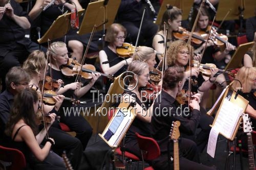 Kölner Mundartgruppe Höhner gastiert in Begleitung des Orchesters der Jungen Sinfonie Köln unter der Leitung von Sebastian Hässy zum 30. mal in der Kölner Philharmonie (&copy; Thomas Brill)