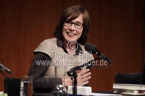 Karen Duve, Eva Gritzmann und Denis Scheck plaudern über Brust, Keule oder Löwenzahn? bei der lit.COLOGNE 2011 im Klaus-von-Bismarck-Saal des WDR-Köln (&copy; Thomas Brill)