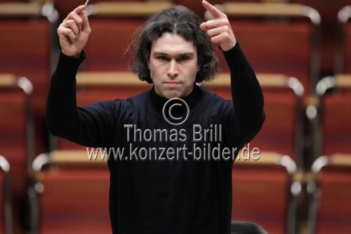 Russische Dirigent Vladimir Jurowski leitet des London Philharmonic Orchestra in der Philharmonie Köln (&copy; Thomas Brill)