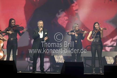 Deutscher Schlagersänger Roland Kaiser gastierte auf seiner 