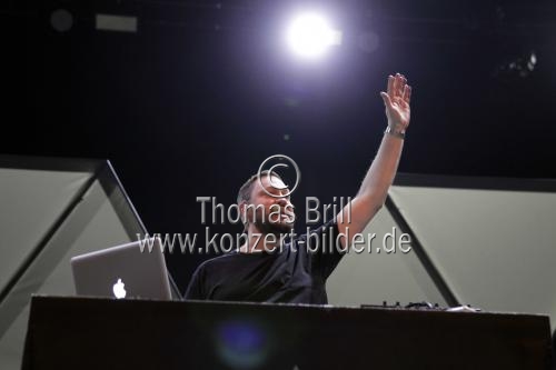Deutsche Sänger Fritz Kalkbrenner gastiert auf seiner 