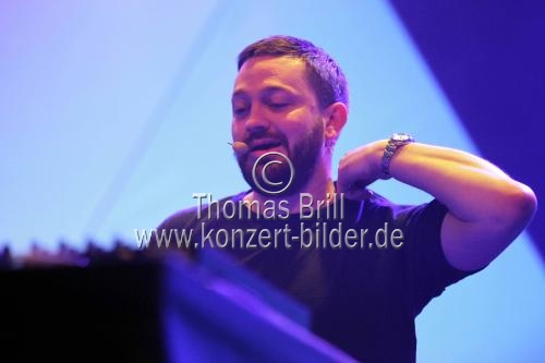 Deutsche Sänger Fritz Kalkbrenner gastiert auf seiner 