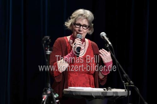Leiterin des Senftöpfchen Theater Alexandra Franziska Kassen im Interview bezüglich des Live-Stream-Programm aus Anlass des 62 Geburtstags des Theaters im Senftöpfchen Theater Köln (&copy; Thomas Brill)
