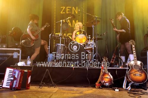 Norwegische Folk-Band Katzenjammer gastiert auf ihrer 