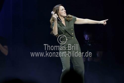 Deutsche Komikerin Carolin Kebekus gastiert mit dem Programm ihrer „Pussynation“-Tour in der Lanxess-Arena Köln (&copy; Thomas Brill)