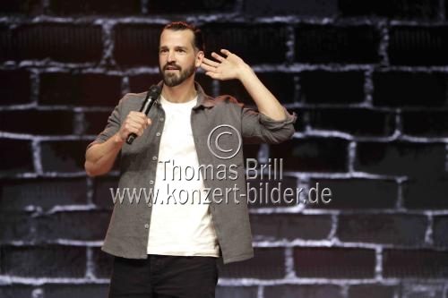 Deutsche Comedian David Kebekus gastiert auf seiner “überragend“-Tour in der Lanxess-Arena Köln (&copy; Thomas Brill)