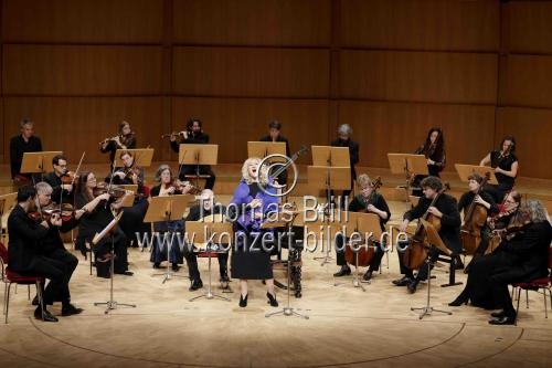 Deutsche Sopranistin Simone Kermes gastiert in Begleitung des Concerto Köln unter der Leitung des des Konzertmeisters Emilio Percan mit dem Programm 