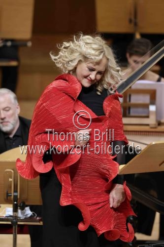 Deutsche Sopranistin Simone Kermes gastiert in Begleitung des Concerto Köln unter der Leitung des des Konzertmeisters Emilio Percan mit dem Programm 