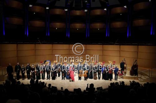 Deutsche Sopranistin Simone Kermes gastiert in Begleitung des Concerto Köln unter der Leitung des des Konzertmeisters Emilio Percan mit dem Programm 
