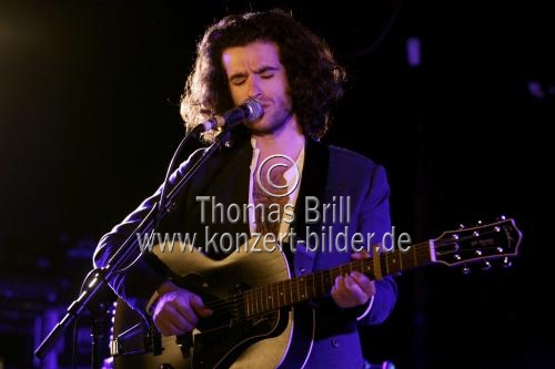 Englische Singer-Songwriter Charles Costa alias King Charles gastiert auf seiner 