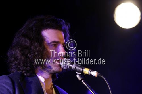 Englische Singer-Songwriter Charles Costa alias King Charles gastiert auf seiner 