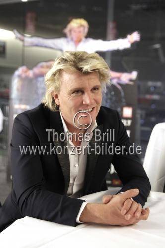 Niederländischer Magier und Illusionist Hans Klok gastiert mit seiner „The New Houdini“-Show am 14. Dezember 2015 in der Lanxess-Arena Köln (&copy; Thomas Brill)