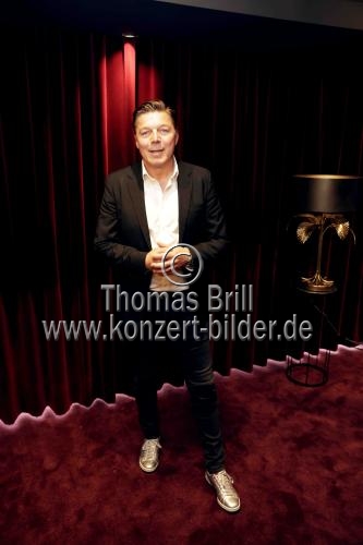 Deutsche Musical- und Theaterproduzent Maik Klokow im Interview bezüglich der Zusammenarbeit prominente Traumehepaar Jana Ina und Giovanni Zarrella mit der Produktion 