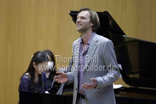Kanadische Bass-Bariton Clarke Ruth in Begleitung der japanische Pianistin Ayaka Kodoi bestreiten das 