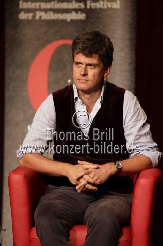 Französische Philosoph Gaspard Koenig diskutiert mit dem Chefredakteur des Philosophie Magazin Dr. Wolfram Eilenberger über 