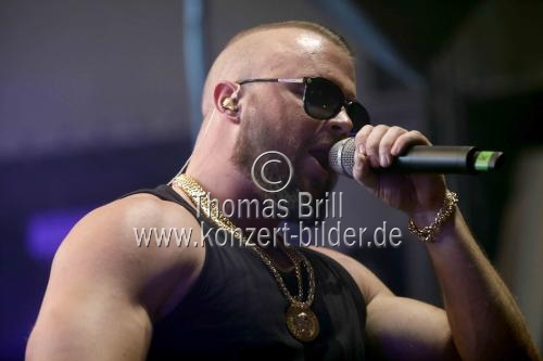 Deutsche Rapper Felix Blume alias Kollegah und Farid Hamed El Abdellaoui alias Farid Bang gastieren auf ihrer 