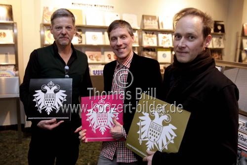 Gründer und Geschäftsführer des Kölner Plattenlabel Kompakt Wolfgang und Reinhard Voigt und Michael Mayer im Interview über den 20. Geburtstag ihrer Firma in der Werderstraße 15-19, Köln (&copy; Thomas Brill)