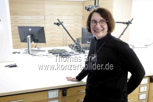 Direktorin des Käthe Kollwitz Museums Katharina Koselleck im Interview bezüglich des Umbaus und der Wiedereröffnung des Käthe Kollwitz Museum im Käthe Kollwitz Museum Köln (© Thomas Brill)