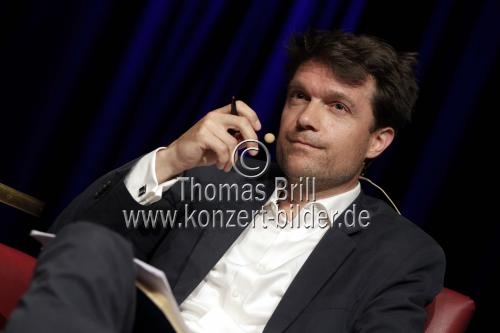 Deutsche Schauspielerin Annika Schilling, Gert Scobel und die deutschen Kulturwissenschaftler Philipp Felsch und Markus Krajewski diskutieren über „Mythen des Alltags