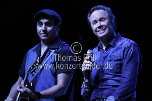 Deutscher Sänger Peter Kraus gastiert auf seiner 