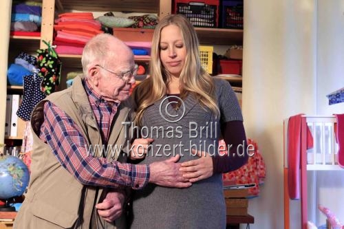 Dreharbeiten zur Doku-Fiktion Arbeit, Arbeit mit den Hauptdarstellern Nina Proll und Heinz W. Krückeberg im Atelier Colonia Köln (&copy; Thomas Brill)