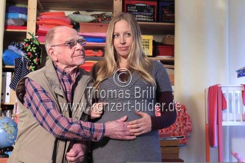 Dreharbeiten zur Doku-Fiktion Arbeit, Arbeit mit den Hauptdarstellern Nina Proll und Heinz W. Krückeberg im Atelier Colonia Köln (© Thomas Brill)