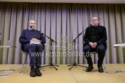 Deutsche Schriftsteller Michael Krüger im Gespräch mit Thomas Laue bei der Lesung von „Unter Dichtern