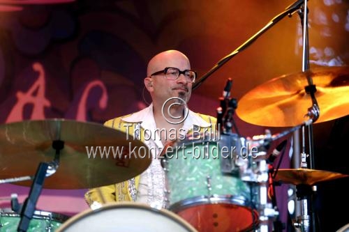 Deutsche Schlagersänger Dieter Thomas Kuhn gastiert mit seiner Band auf seiner 