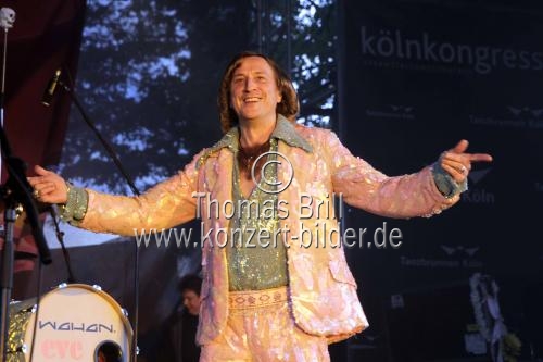 Deutsche Schlagersänger Dieter Thomas Kuhn gastiert mit seiner Band auf seiner 