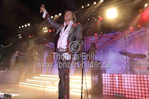 Deutsche Schlagersänger Dieter Thomas Kuhn gastiert mit seiner Band auf seiner 