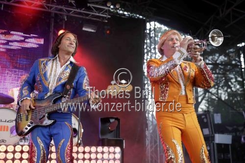 Deutsche Schlagersänger Dieter Thomas Kuhn gastiert mit seiner Band auf seiner 