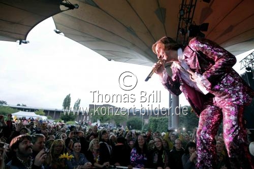 Deutsche Schlagersnger Dieter Thomas Kuhn gastiert mit seiner Band auf seiner ãHier ist das LebenÒ-Tour Open Air am Tanzbrunnen Kln (© Thomas Brill)