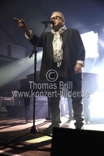 Deutscher Rocksänger Heinz Rudolf Kunze gastiert mit Verstärkung auf seiner 