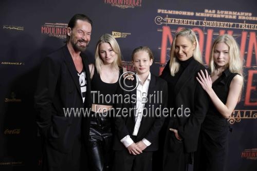 Jukebox-Musical Moulin Rouge! Das Musical feiert am 06. November 2022 im Musical Dome Köln Premiere (&copy; Thomas Brill)