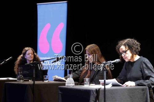 Die Schriftstellerinnen Zeruya Shalev, Maria Schrader und Shelly Kupferberg diskutieren über Zeruya Shalev Debütroman 