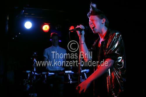 Britisches Electropop-Duo La Roux gastiert mit ihrer Sängerin Elly Jackson auf ihrer 