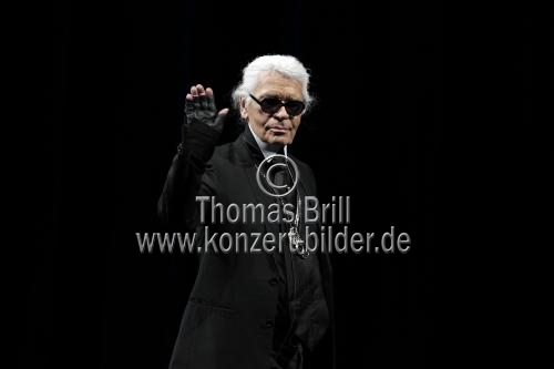 Karl Lagerfeld und Roger Willemsen reden bei der lit.COLOGNE 2012 über Bücher im Opernhaus der Stadt Köln (© Thomas Brill)