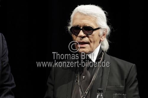 Karl Lagerfeld und Roger Willemsen reden bei der lit.COLOGNE 2012 über Bücher im Opernhaus der Stadt Köln (© Thomas Brill)