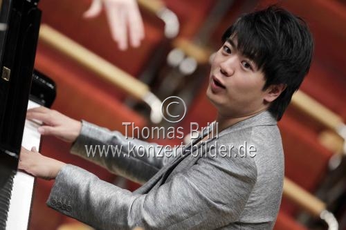Chinesische Pianist Lang Lang gastiert in Begleitung des Königliches Concertgebouworchester Amsterdam unter der Leitung britischen Dirigenten Daniel Harding in der Philharmonie Köln (© Thomas Brill)
