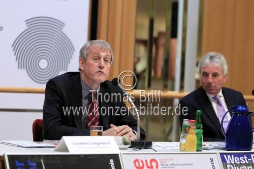 Intendant Louwrens Langevoort und OB Jürgen Roters stellen auf der Jahrespressekonferenz die Konzertreihen und Projekte der Saison 2011/2012 in der Philharmonie Köln vor  (&copy; Thomas Brill)