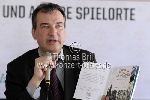 Georg Quander, Uwe Eric Laufenberg, Birgit Meyer und Elena Tzavara bei der Jahrespressekonferenz der Oper Köln im Opernhaus Köln (&copy; Thomas Brill)