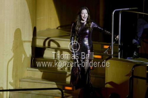 Grischisch-Deutsche Sängerin Vicky Leandros gastiert auf ihrer 